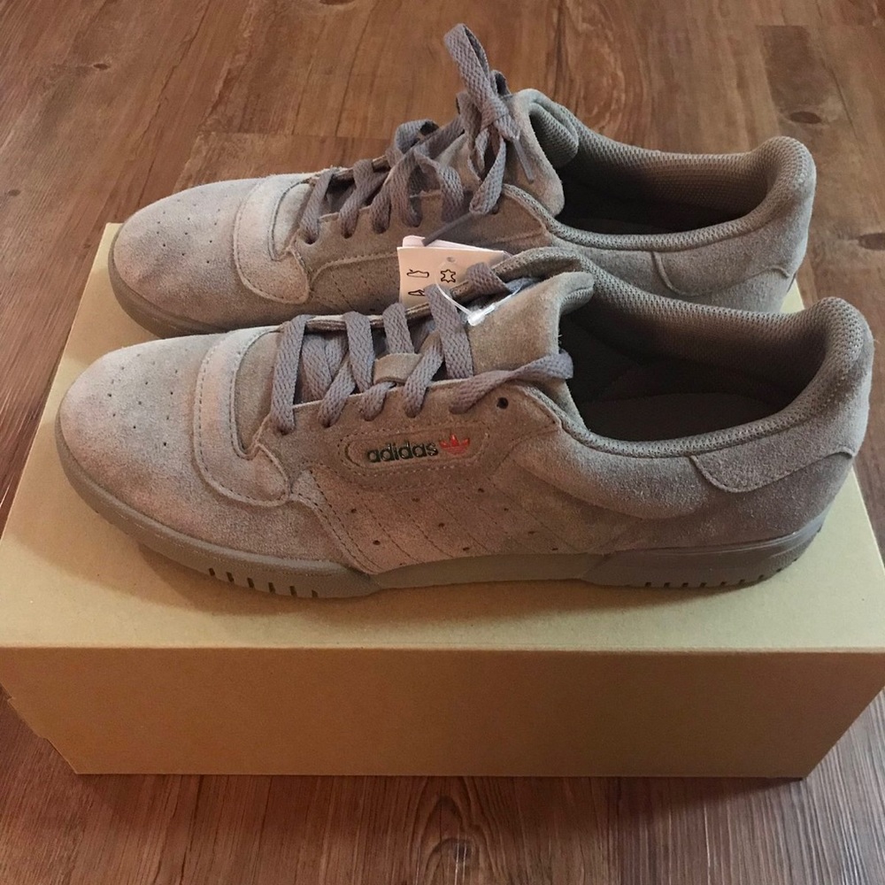 Yeezy Adidas Calabasas